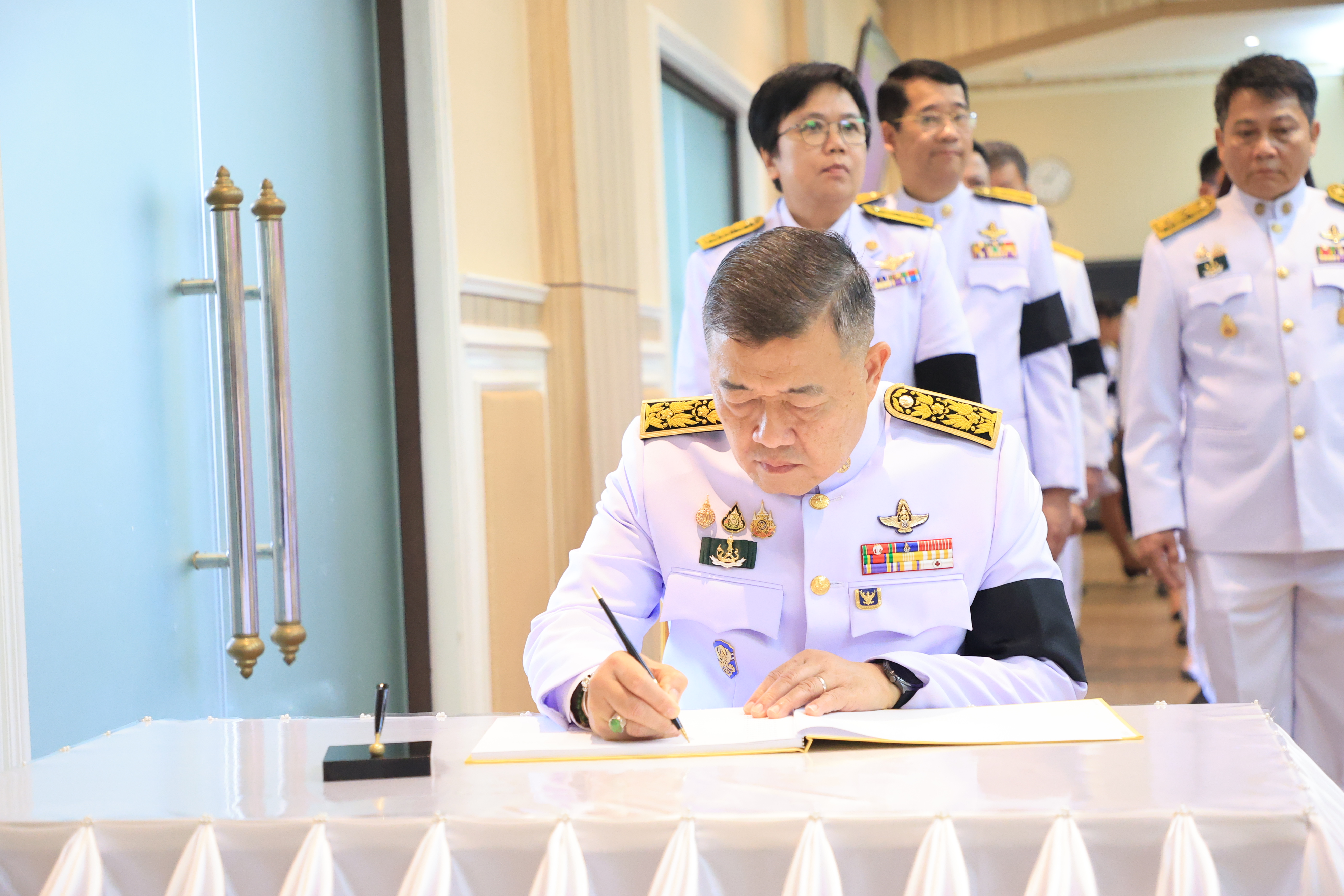title - เลขาธิการ ส.ป.ก. ลงนามถวายพระพร สมเด็จพระนางเจ้าฯ พระบรมราชินี เนื่องในโอกาสวันเฉลิมพระชนมพรรษา 48 พรรษา 3 มิถุนายน 2568 ณ กระทรวงเกษตรและสหกรณ์